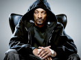 Seminggu belakangan, Snoop Dogg streaming Madden dalam diam